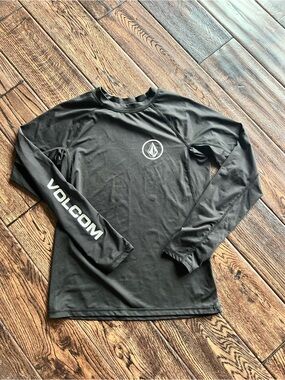 Boys Volcom long sleeve rash guard